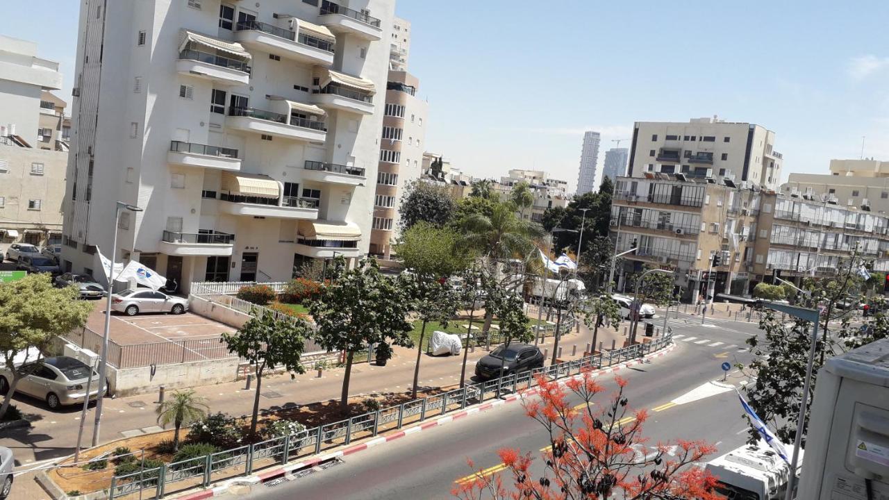 شقة Bat Yam On The Beach المظهر الخارجي الصورة